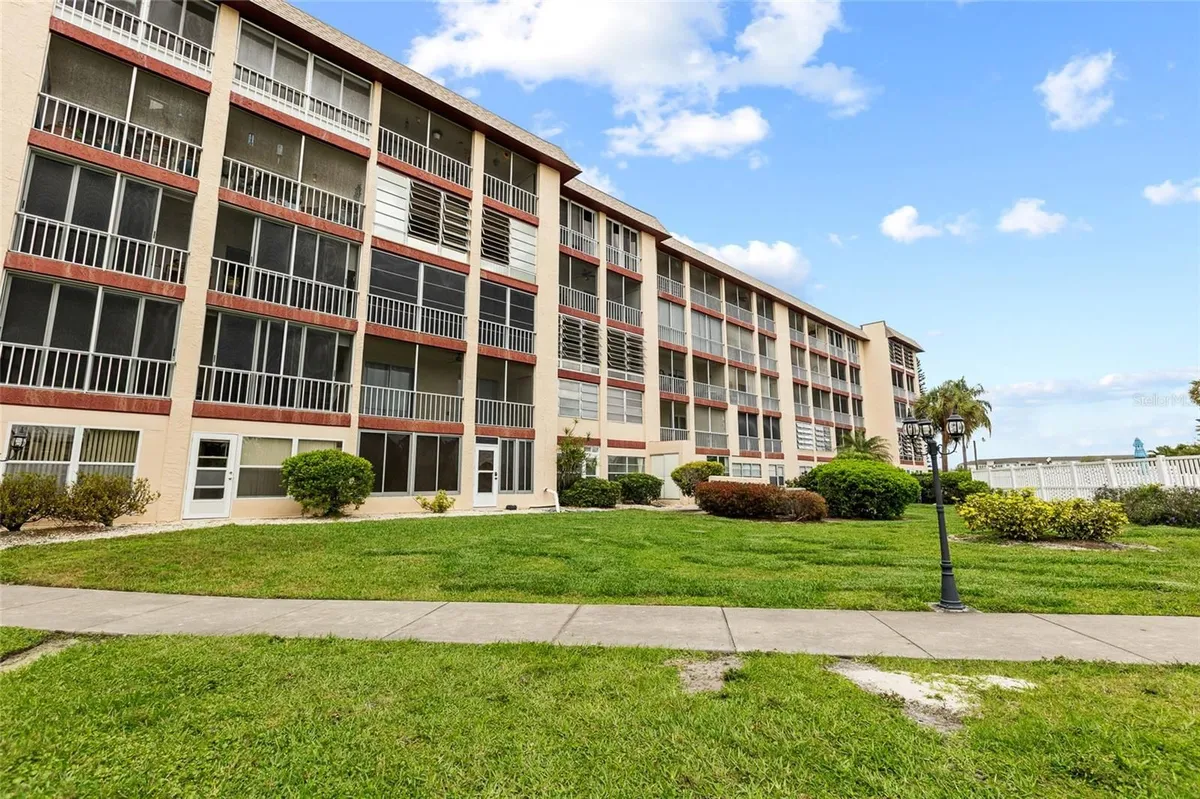 Property Slideshow image 1 of 39 | 3959 lake bayshore dr f 412, Bradenton, FL, 34205