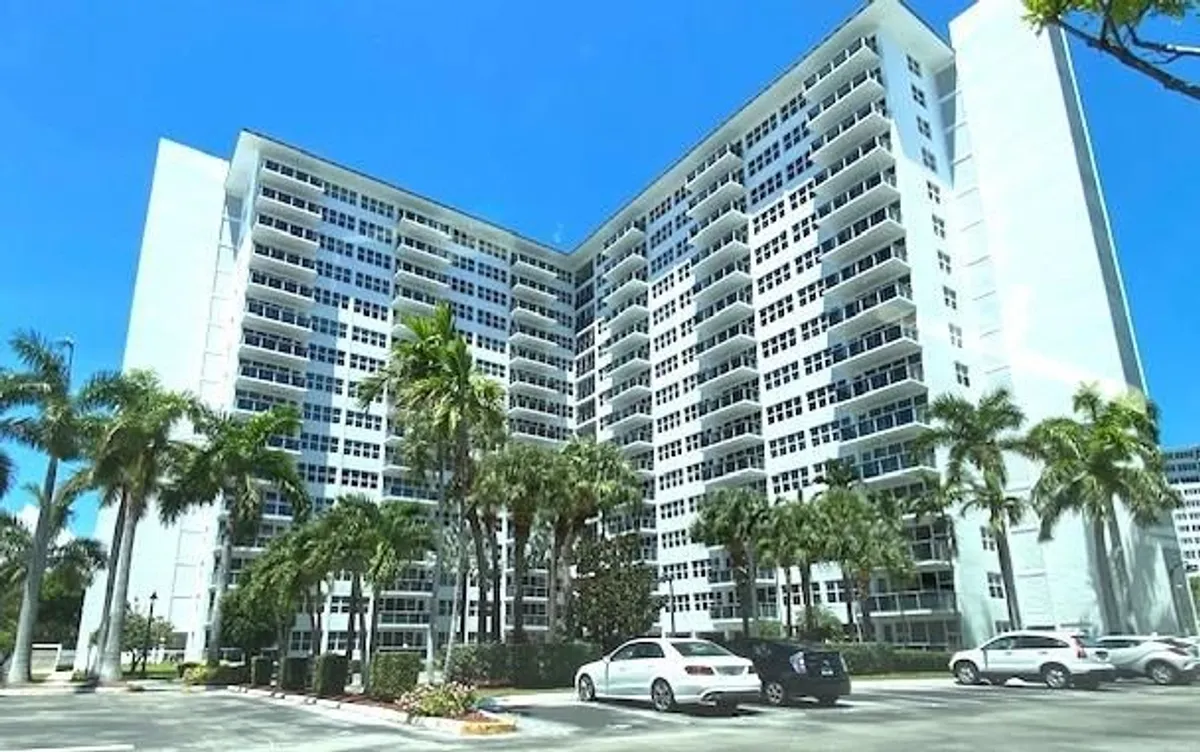 Property Slideshow image 1 of 28 | 3333 ne 34th st apt 622, Fort Lauderdale, FL, 33308