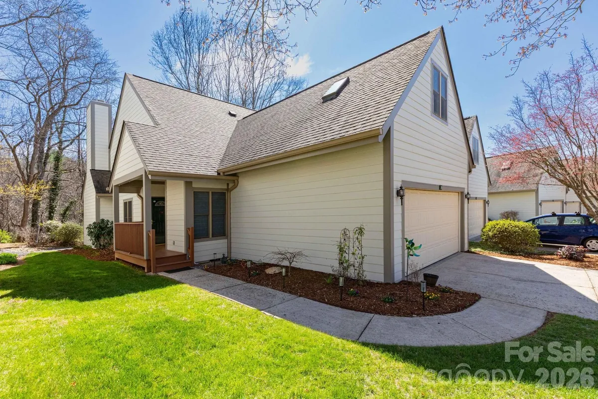 Property Slideshow image 1 of 27 | 31 little cedar ct, Asheville, NC, 28805