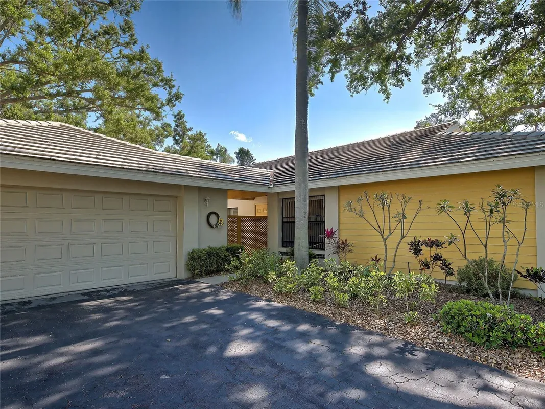 Property Slideshow image 1 of 74 | 220 southampton dr 325, Venice, FL, 34293