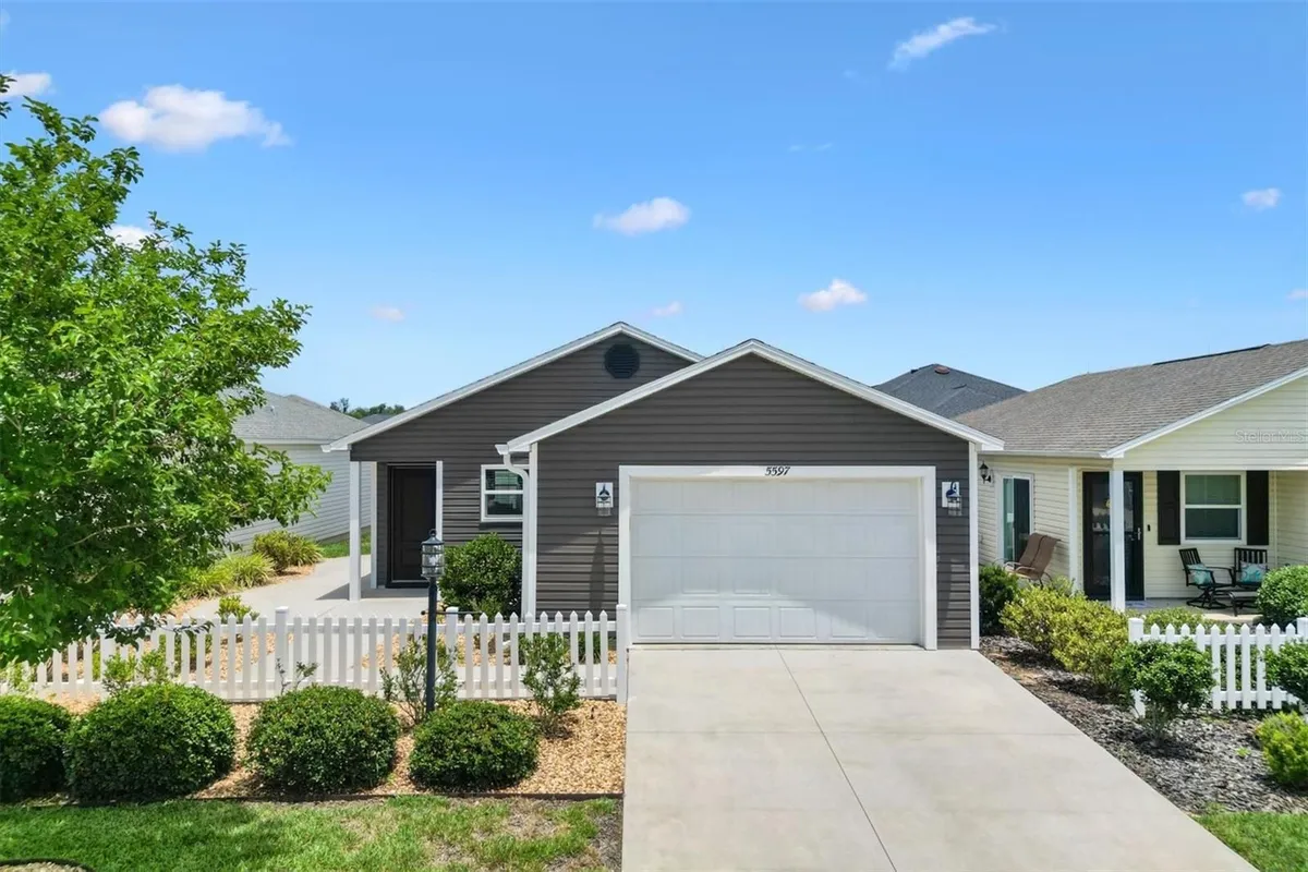 Property Slideshow image 1 of 34 | 5597 gracie ln, The Villages, FL, 32163