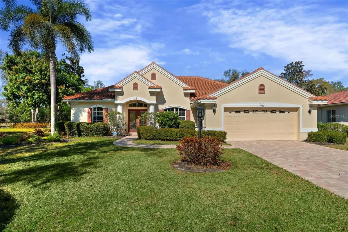 Property Slideshow image 1 of 43 | 4751 carrington cir, Sarasota, FL, 34243