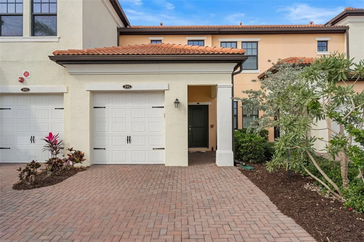 Property Slideshow image 1 of 8 | 10058 crooked creek dr 201, Venice, FL, 34293