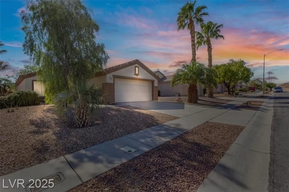 Property Slideshow image 1 of 36 | 2171 high mesa dr, Henderson, NV, 89012