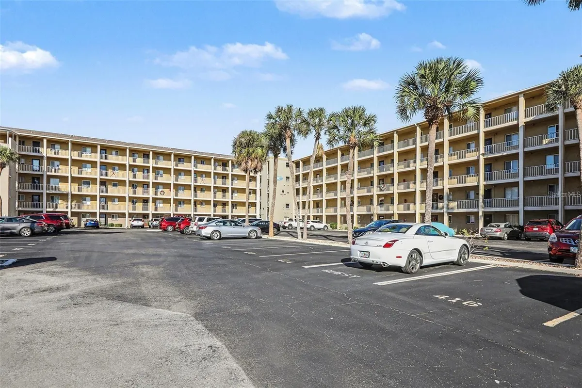 Property Slideshow image 1 of 23 | 3723 lake bayshore dr h206, Bradenton, FL, 34205
