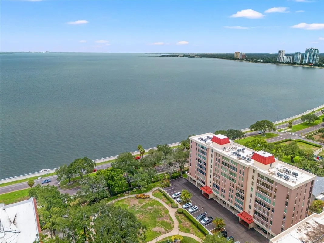 Property Slideshow image 1 of 41 | 2407 s ardson pl 601, Tampa, FL, 33629