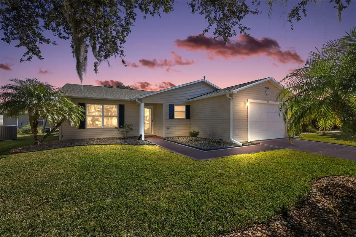 Property Slideshow image 1 of 31 | 974 livingston loop, The Villages, FL, 32162