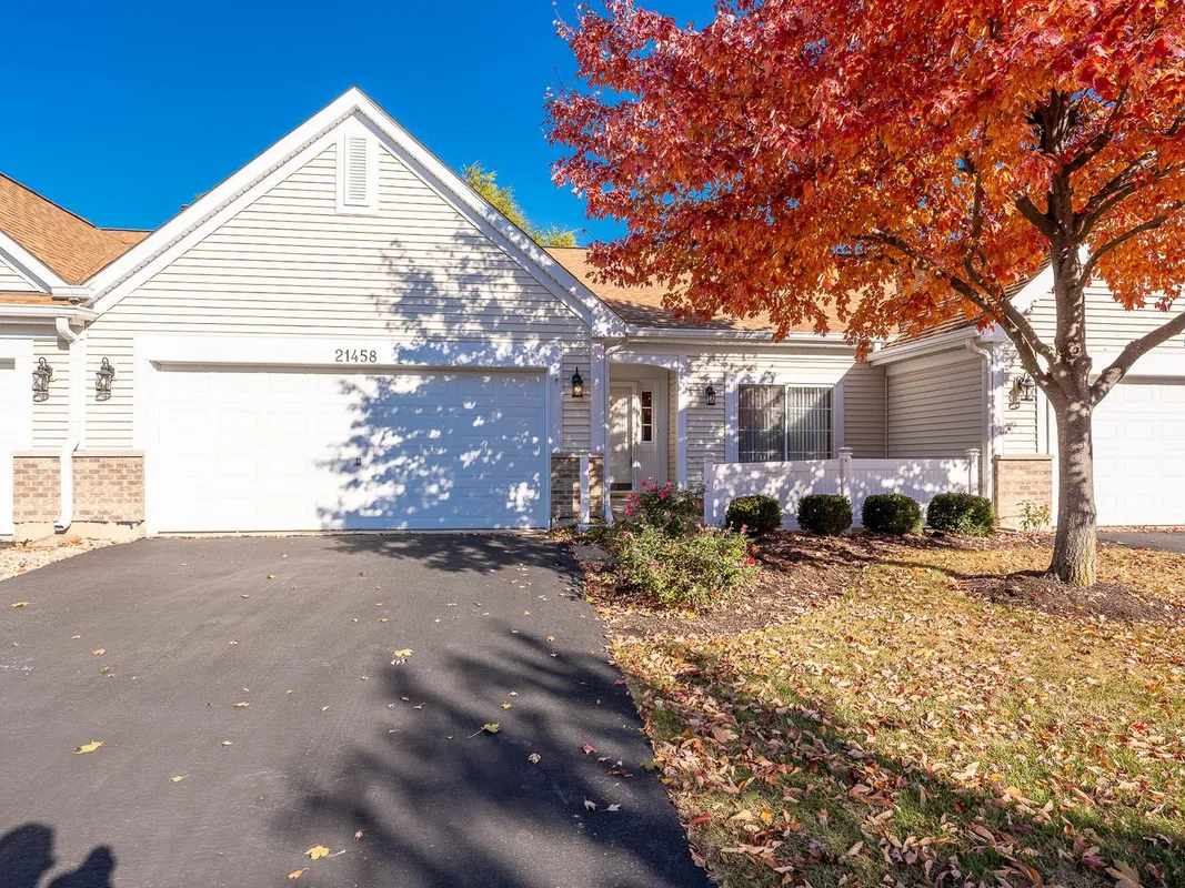 Property Slideshow image 1 of 16 | 21458 w douglas ln, Plainfield, IL, 60544