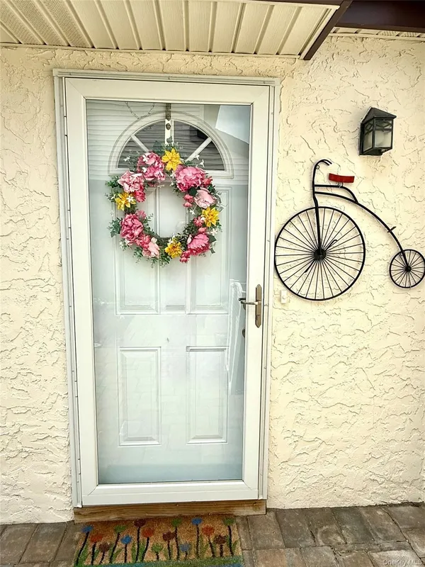 Property Slideshow image 1 of 14 | 1305 gotham ct, Smithtown, NY, 11780