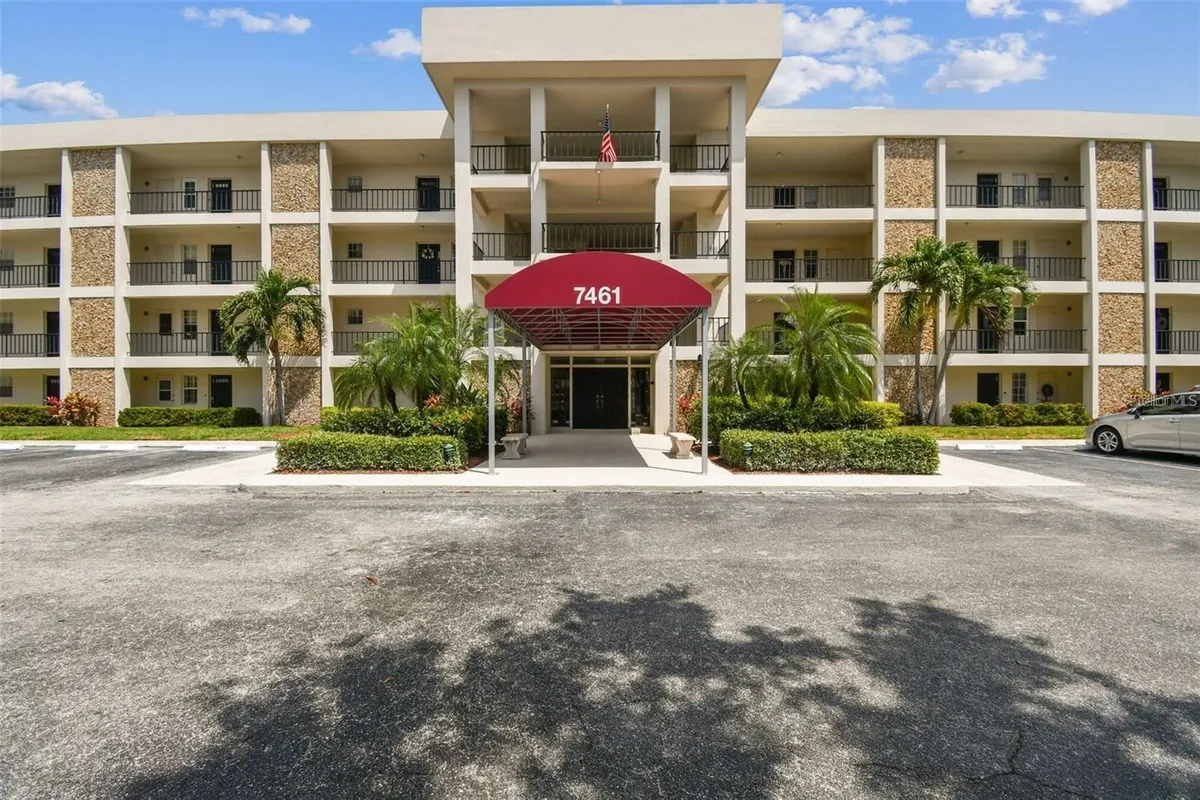 Property Slideshow image 1 of 13 | 7461 w country club dr 201, Sarasota, FL, 34243