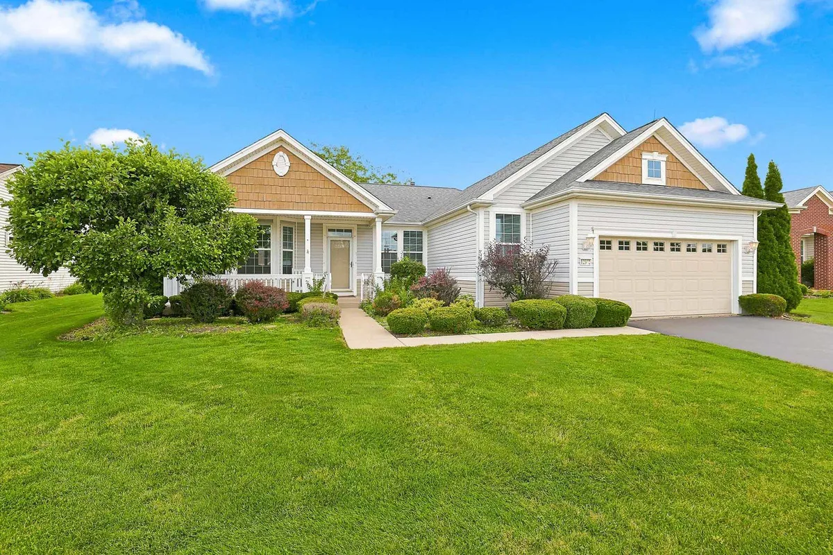 Property Slideshow image 1 of 31 | 12352 cold springs dr, Huntley, IL, 60142