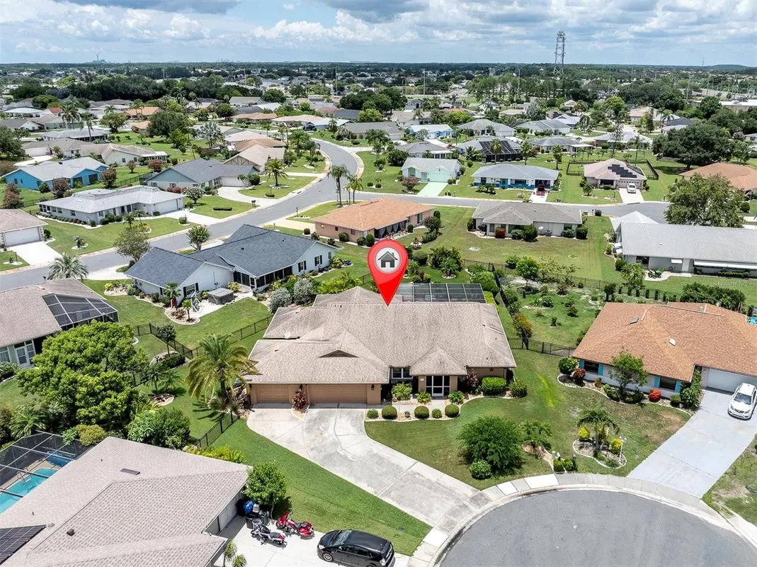 Property Slideshow image 1 of 54 | 301 thorn hill pl, Sun City Center, FL, 33573