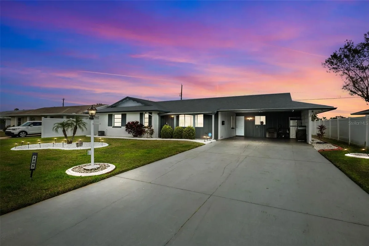 Property Slideshow image 1 of 19 | 1205 hacienda dr, Sun City Center, FL, 33573