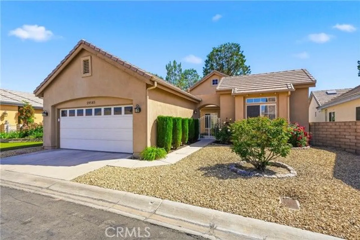 Property Slideshow image 1 of 35 | 19585 ironside dr, Apple Valley, CA, 92308