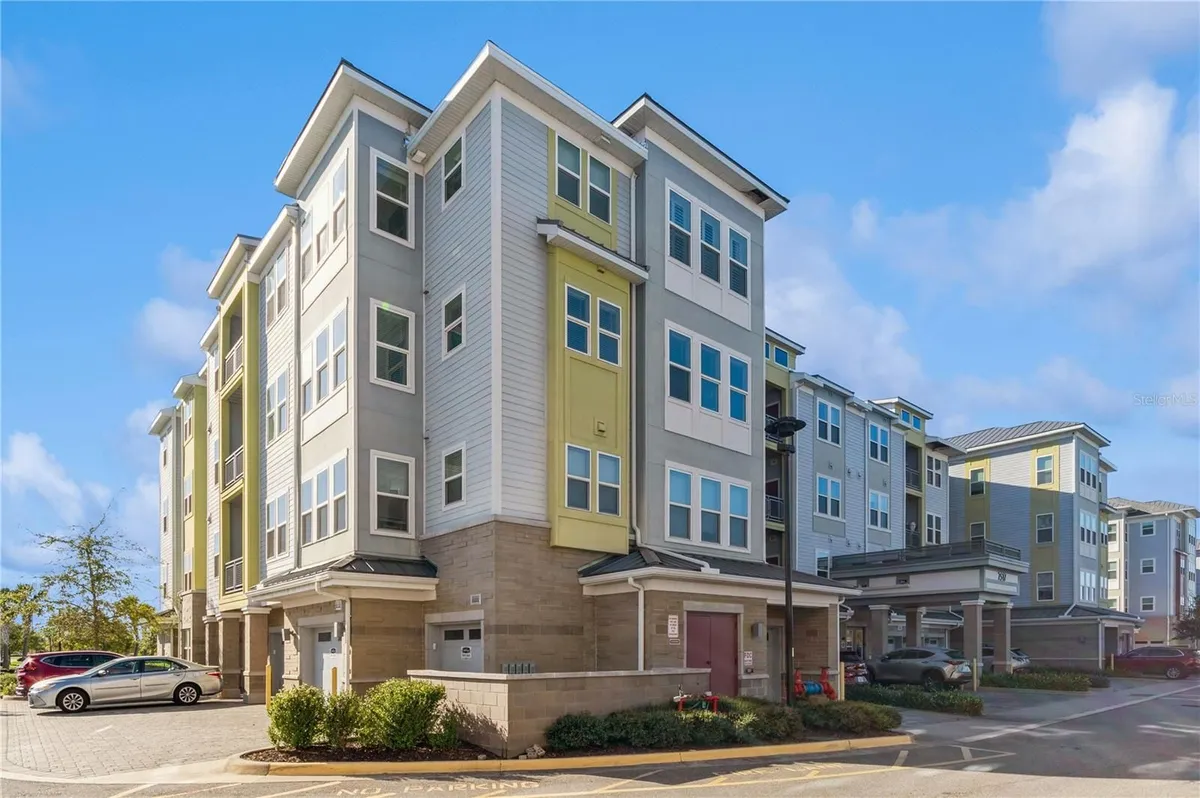 Property Slideshow image 1 of 35 | 7517 laureate blvd 4103, Orlando, FL, 32827