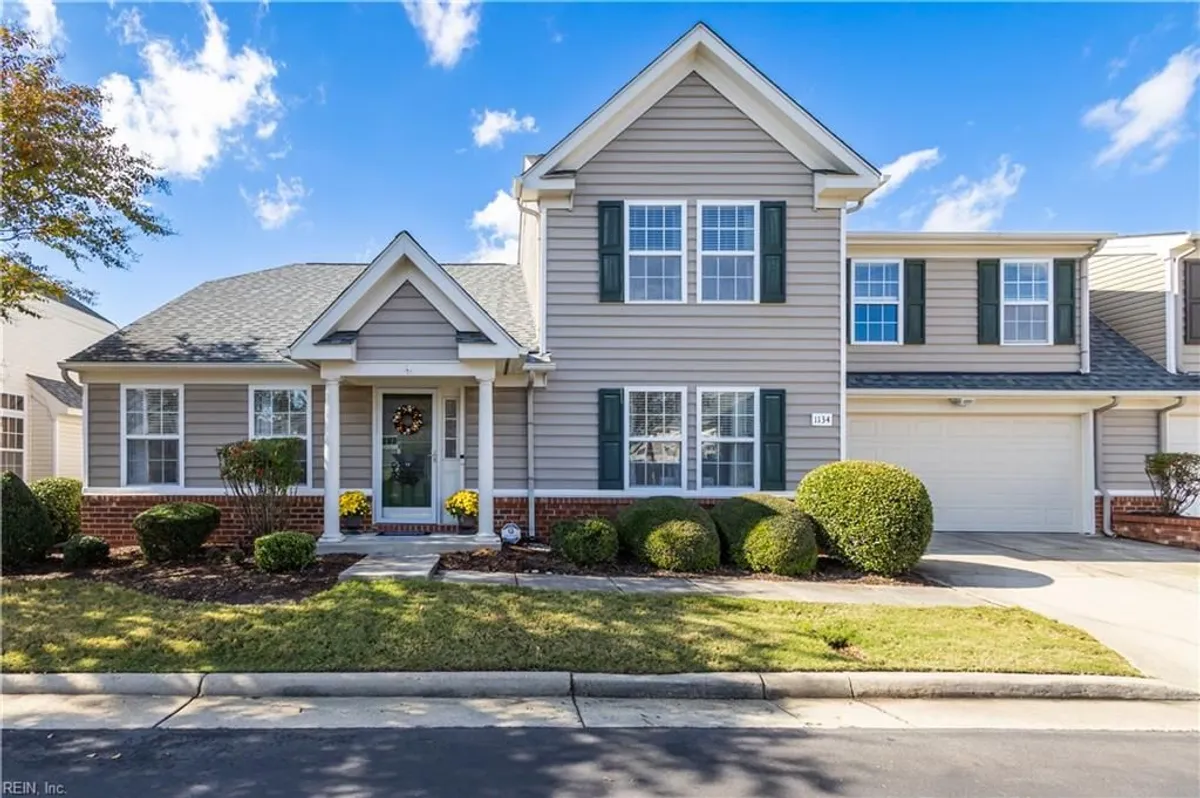 Property Slideshow image 1 of 45 | 1134 alexandria ln, Chesapeake, VA, 23320