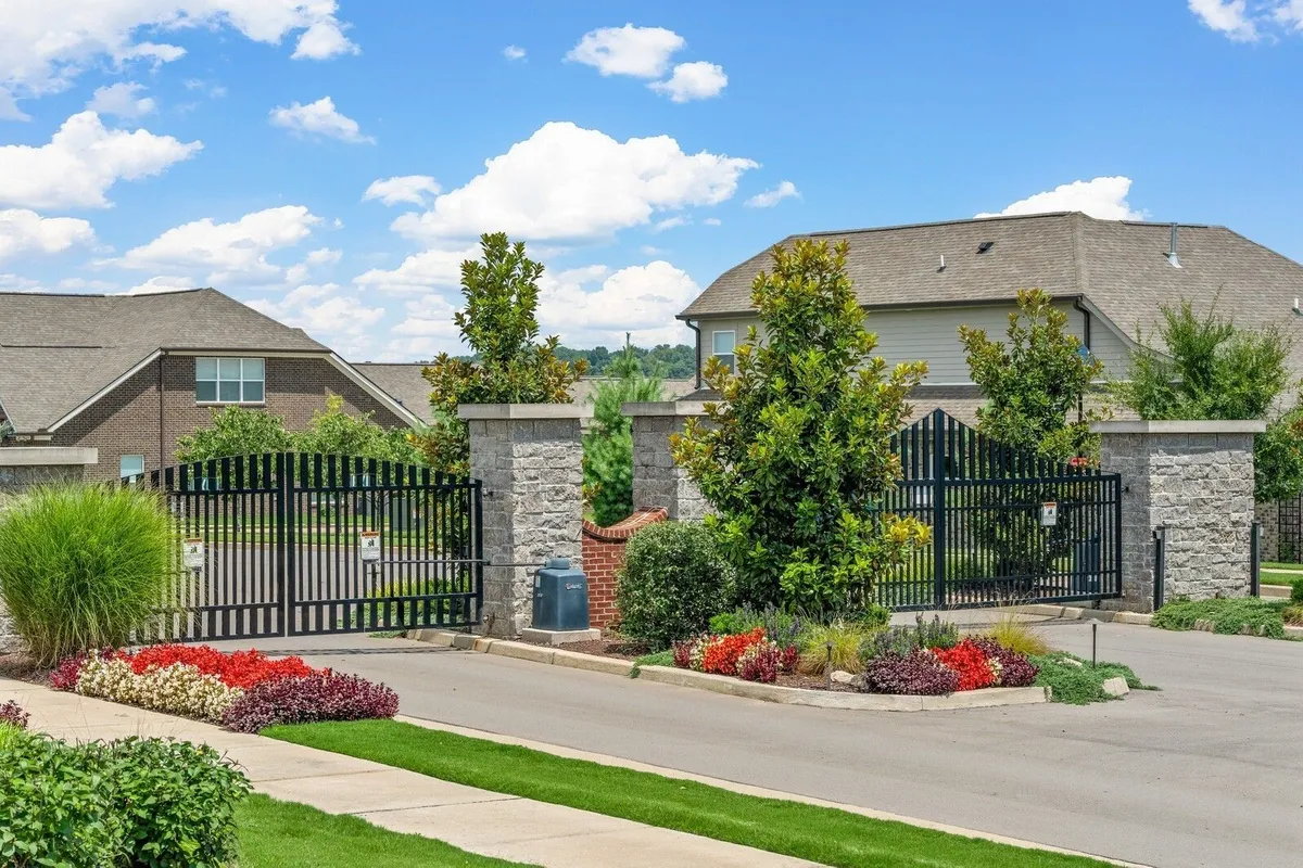 Property Slideshow image 1 of 35 | 6174 binns ln, Hermitage, TN, 37076