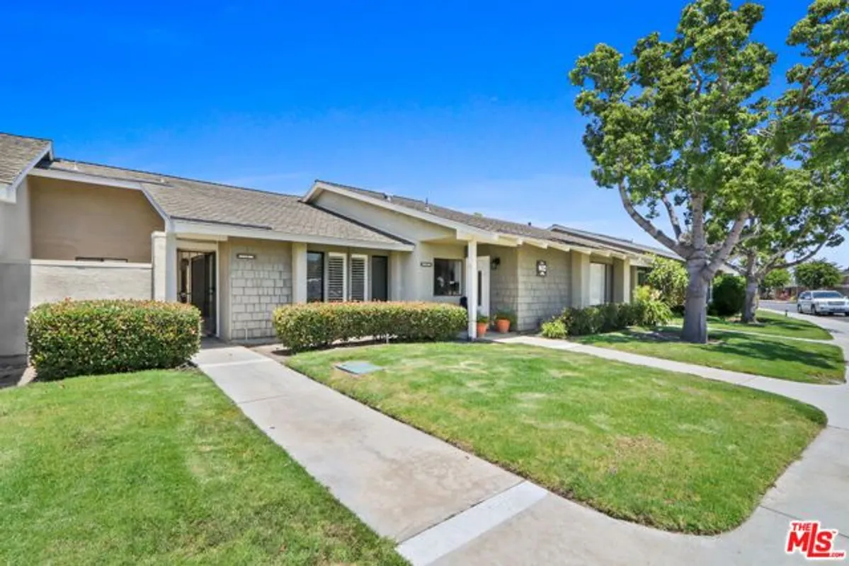 Property Slideshow image 1 of 35 | 8645 butte cir 602b, Huntington Beach, CA, 92646