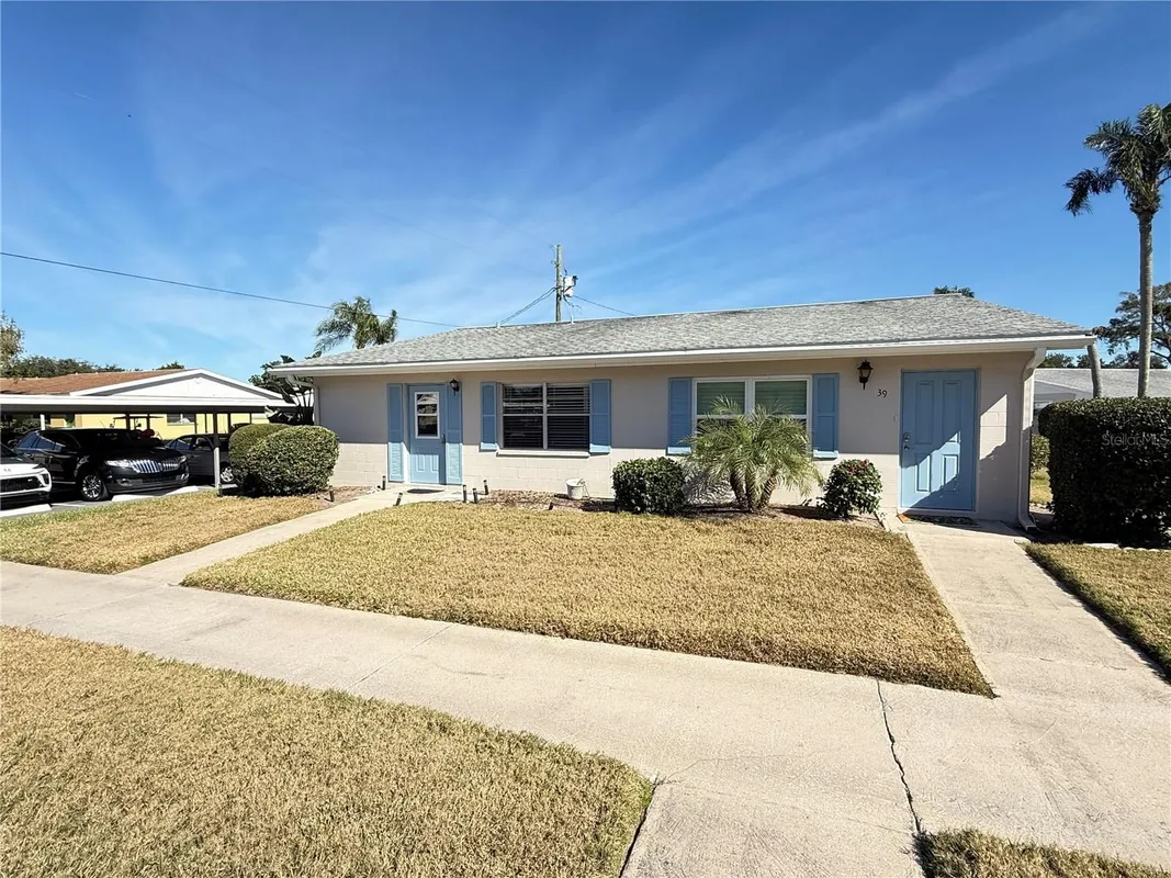 Property Slideshow image 1 of 29 | 402 dorchester pl apt 40, Sun City Center, FL, 33573