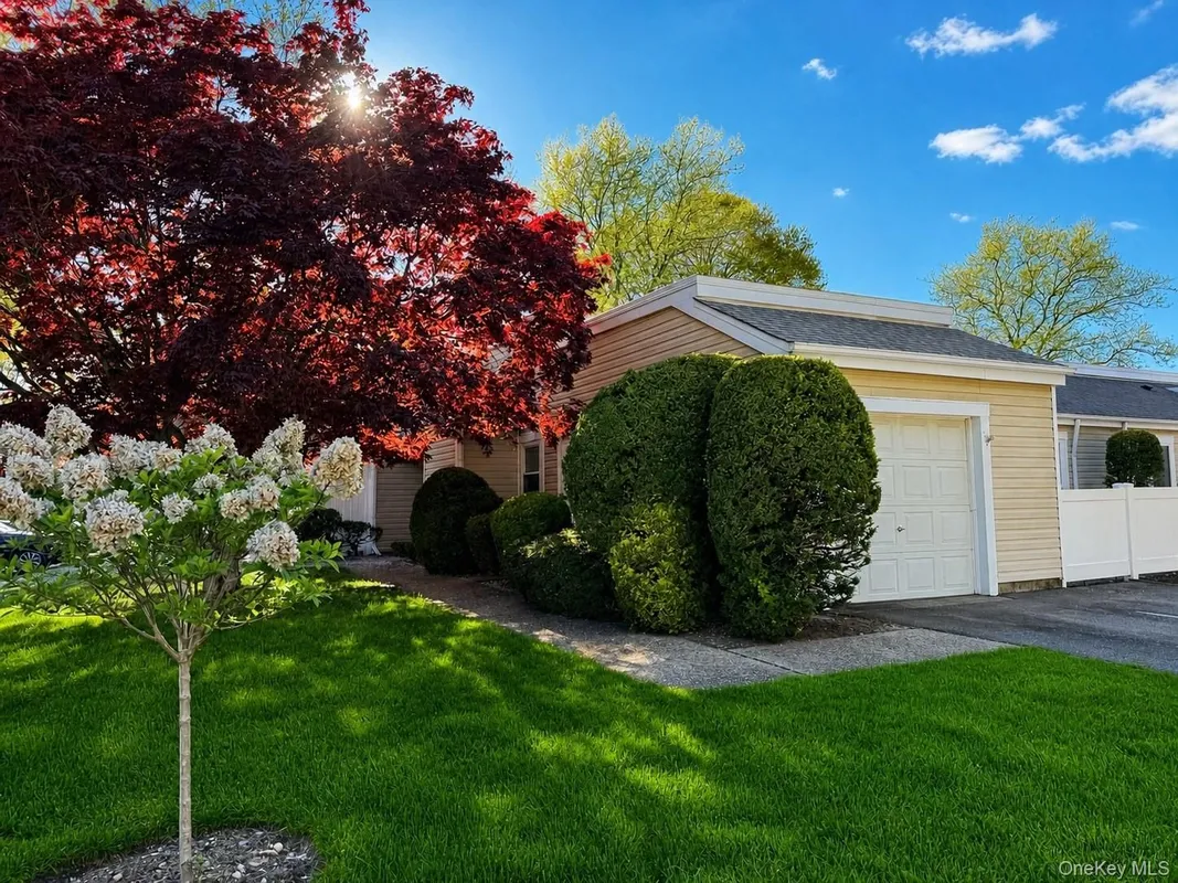 Property Slideshow image 1 of 25 | 607 cabot ct, Smithtown, NY, 11780