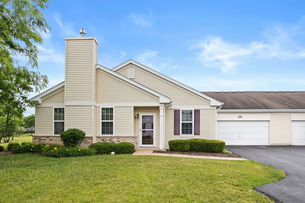 Property Slideshow image 1 of 29 | 1753 hannah ln 1753, Pingree Grove, IL, 60140