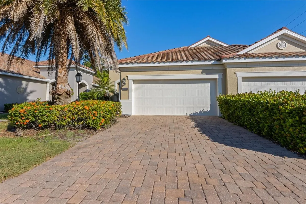 Property Slideshow image 1 of 37 | 7104 playa bella dr, Bradenton, FL, 34209