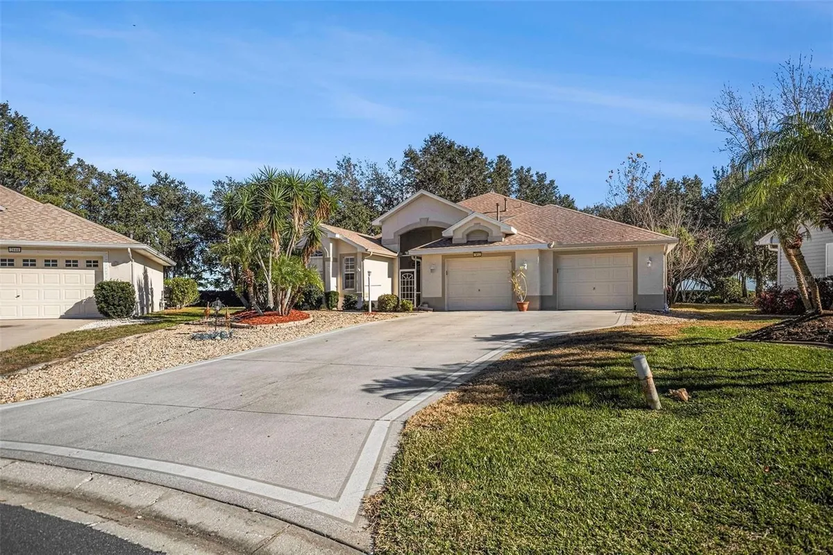 Property Slideshow image 1 of 30 | 2852 cape horn ct, Tavares, FL, 32778