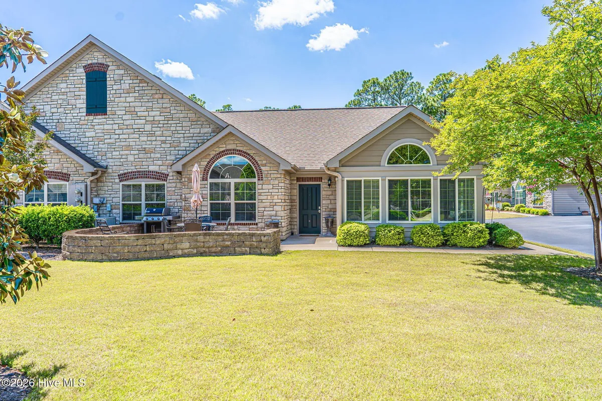 Property Slideshow image 1 of 35 | 107 w chelsea ct, Southern Pines, NC, 28387
