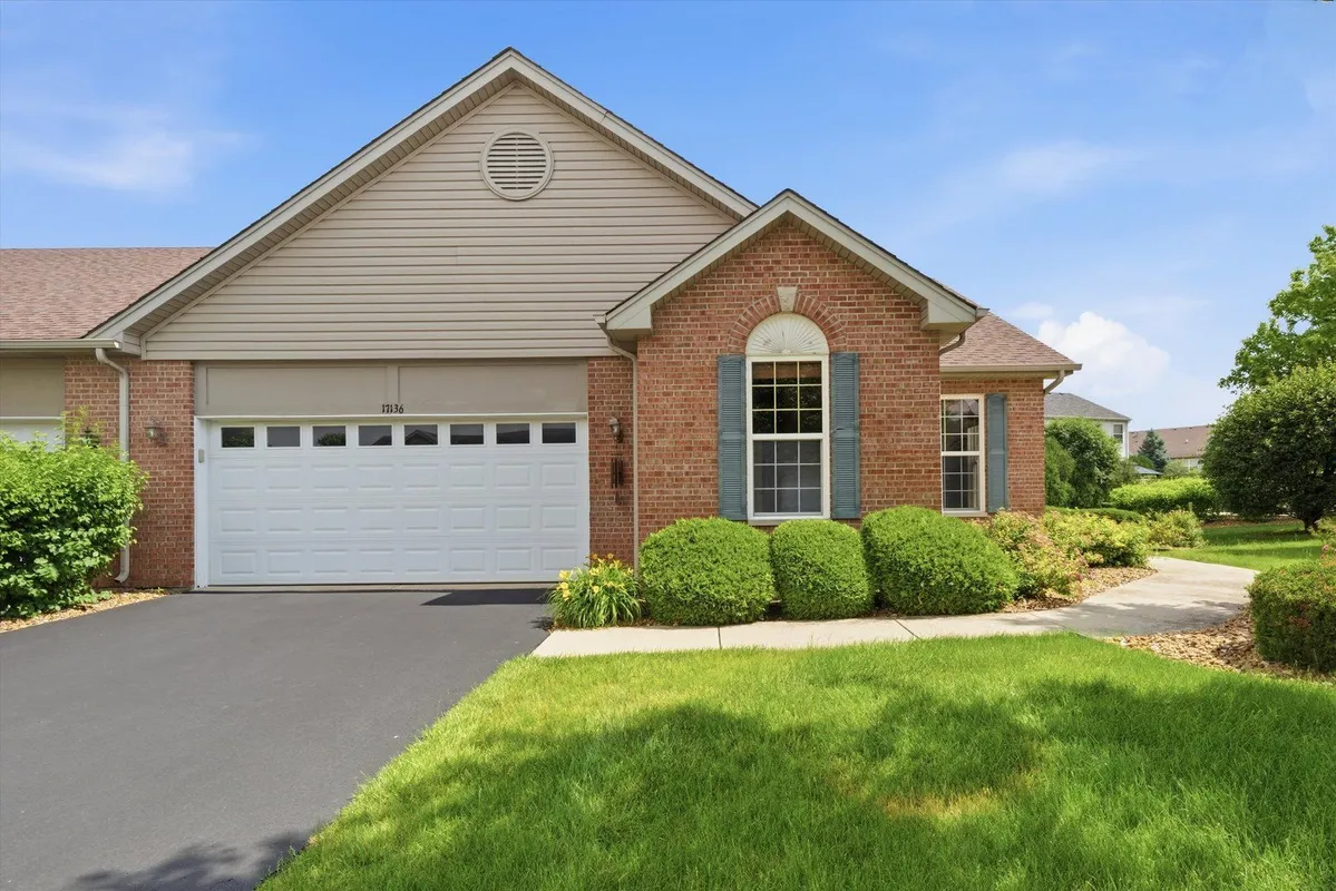 Property Slideshow image 1 of 26 | 17136 fontana ln end, Lockport, IL, 60441