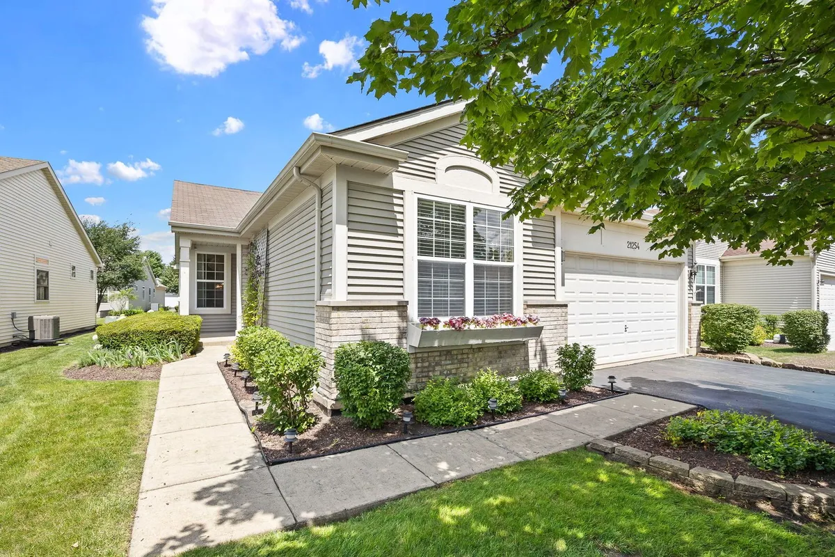 Property Slideshow image 1 of 34 | 21254 montclare lake dr, Crest Hill, IL, 60403