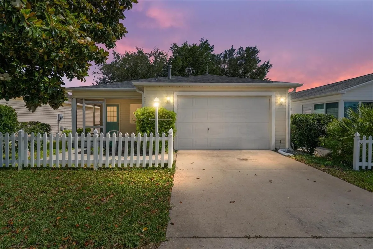Property Slideshow image 1 of 38 | 8221 se 169th palownia loop, The Villages, FL, 32162