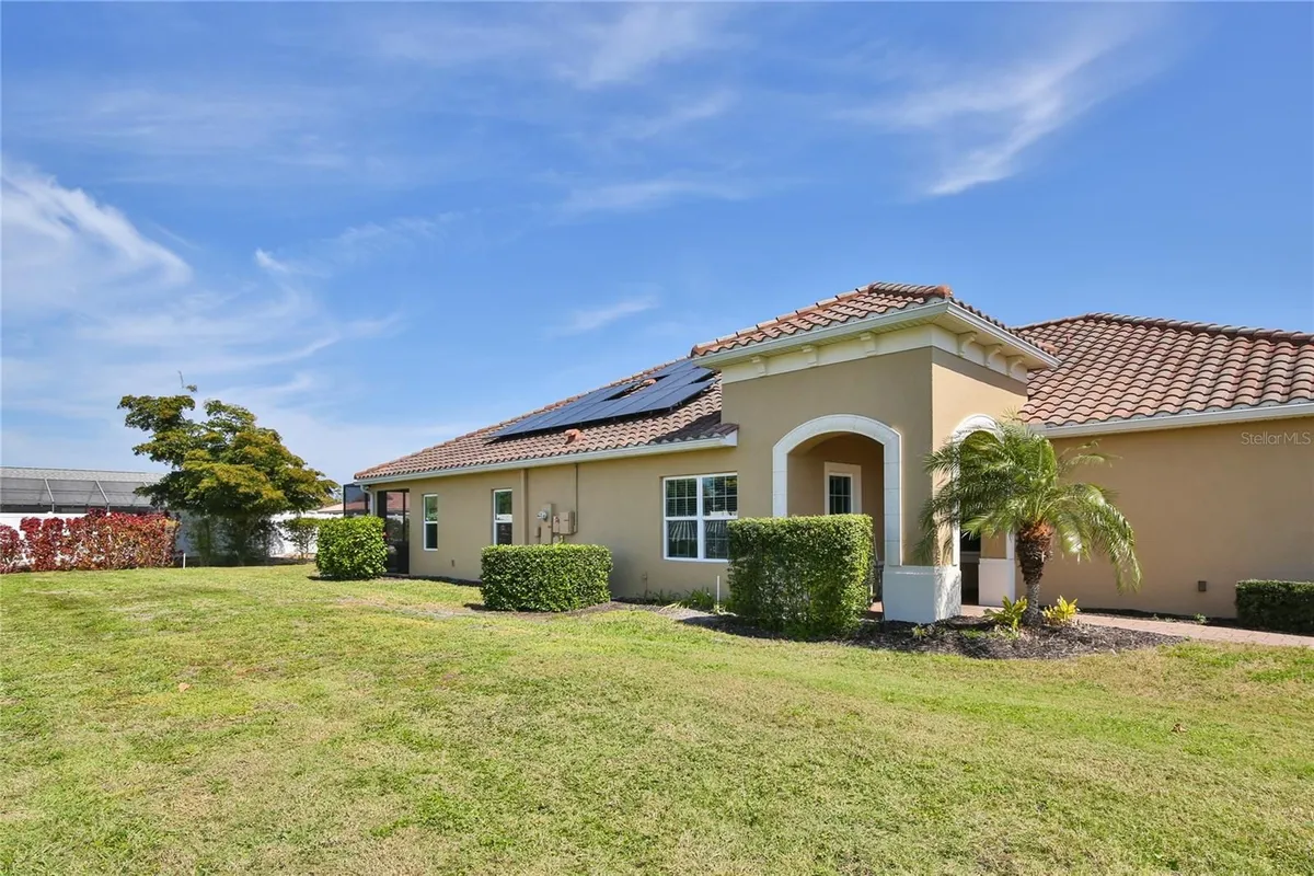 Property Slideshow image 1 of 40 | 7016 playa bella dr, Bradenton, FL, 34209