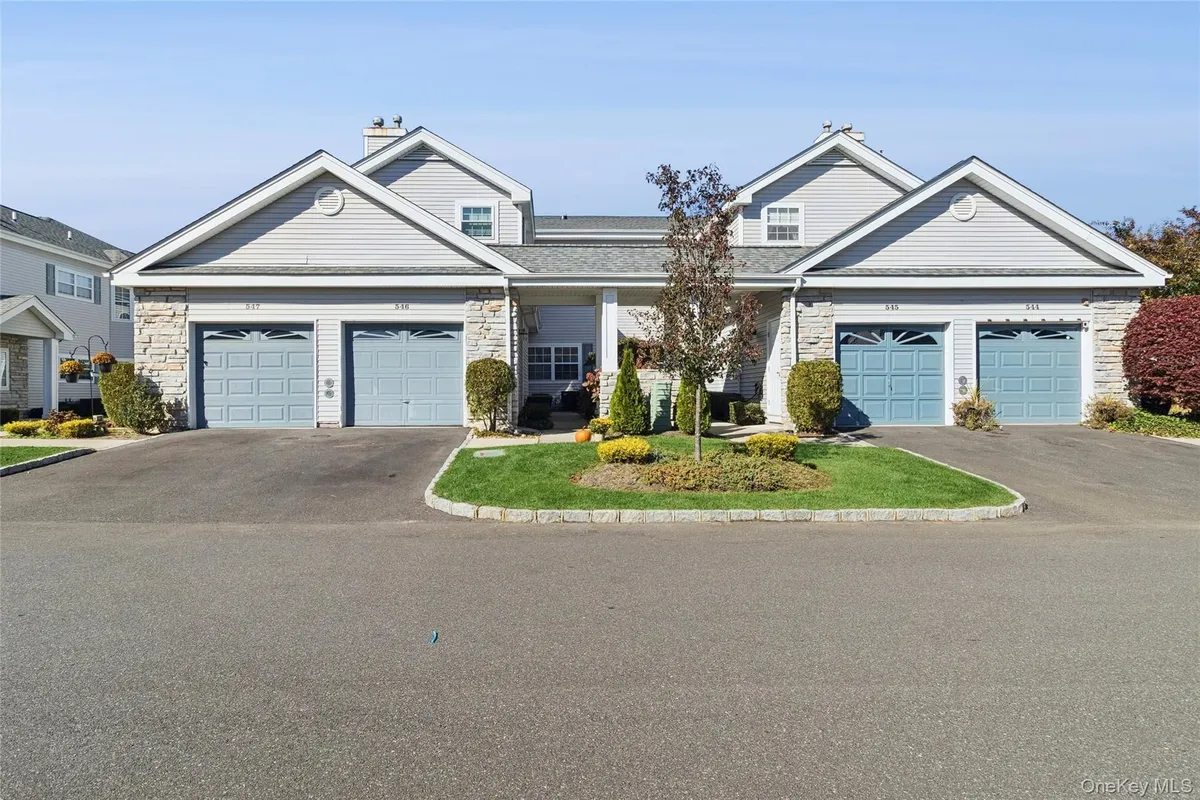 Property Slideshow image 1 of 38 | 546 highland ct, Moriches, NY, 11955