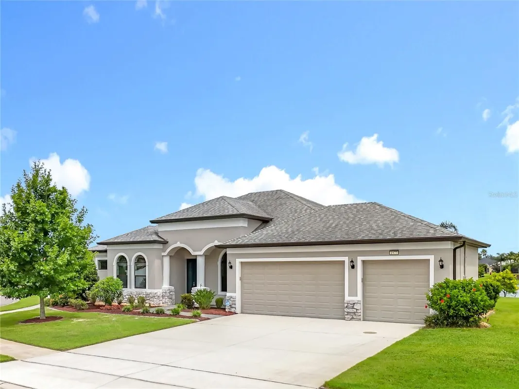 Property Slideshow image 1 of 60 | 1977 weymouth ct, Mount Dora, FL, 32757