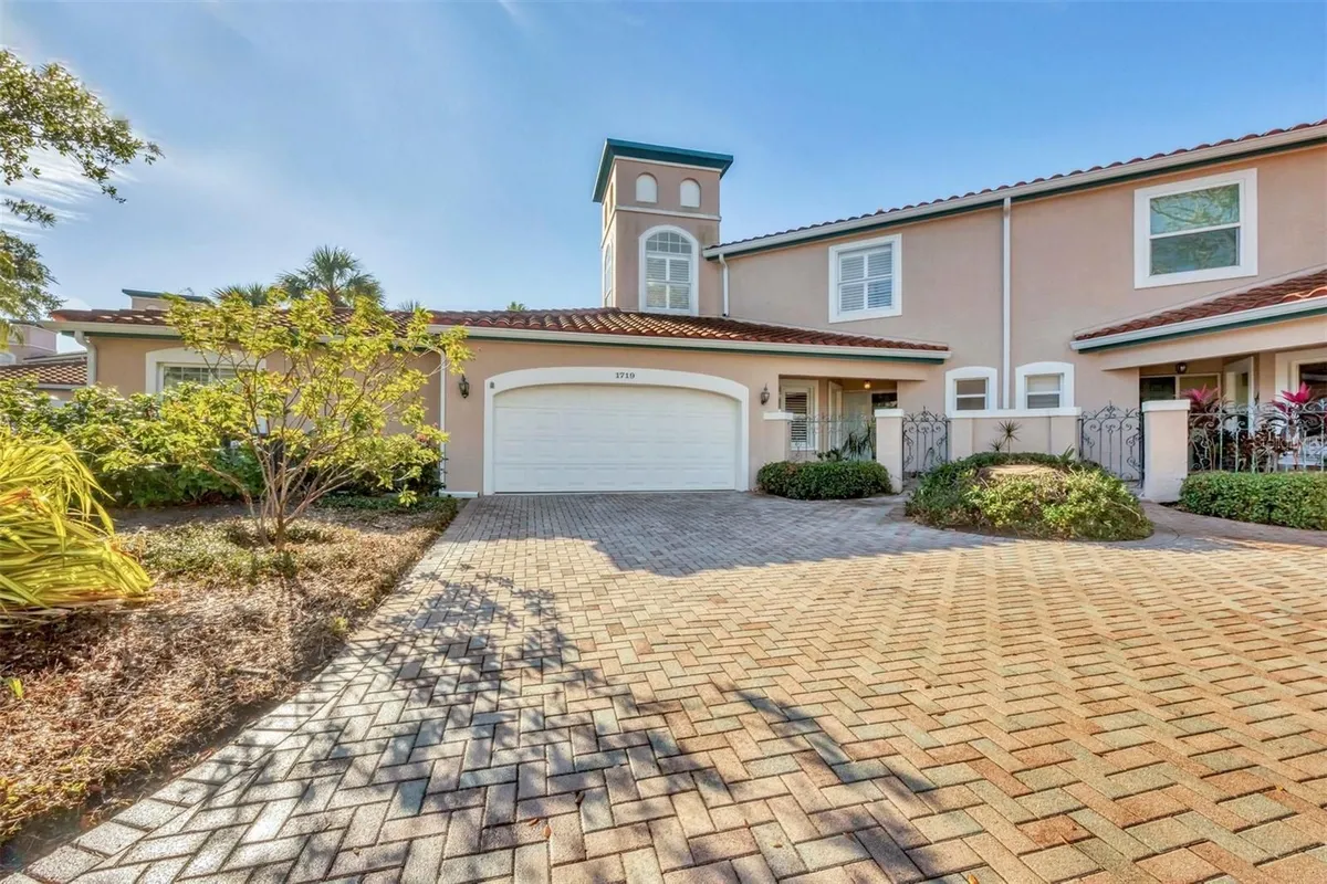 Property Slideshow image 1 of 66 | 1719 starling dr # 1719, Sarasota, FL, 34231