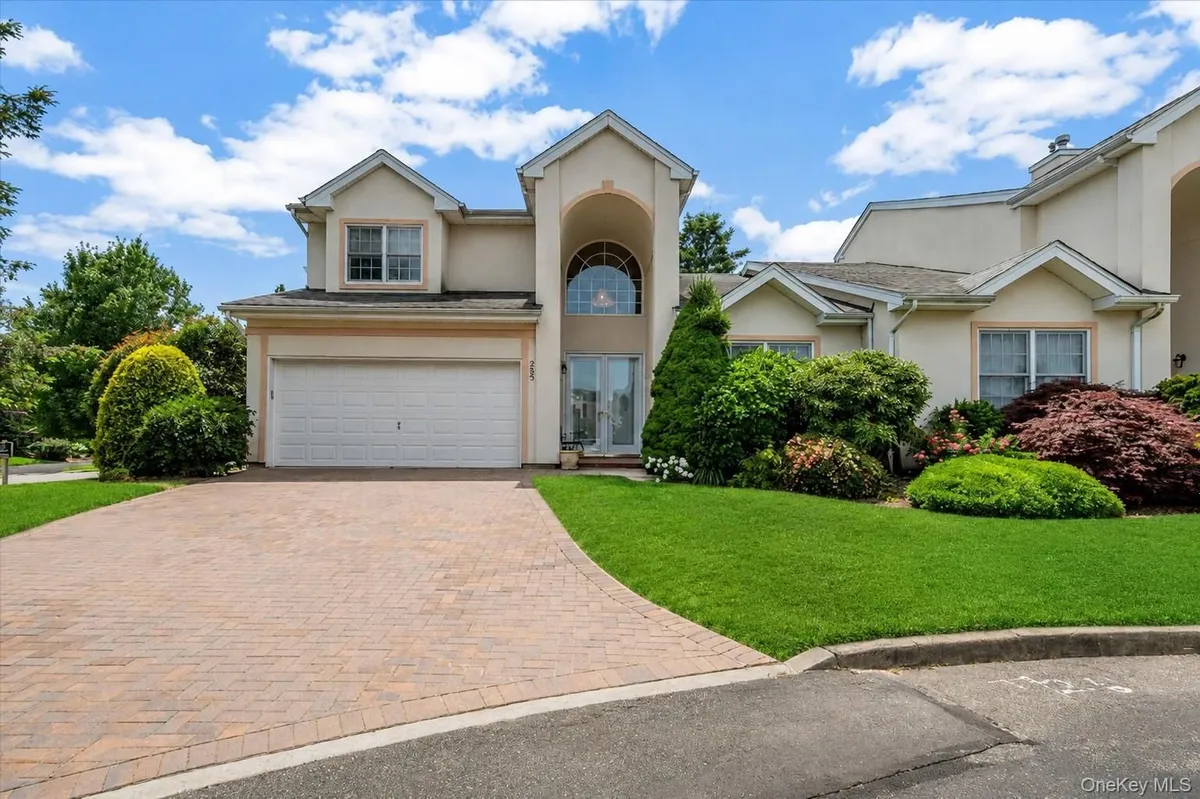 Property Slideshow image 1 of 31 | 283 altessa blvd, Huntington, NY, 11747