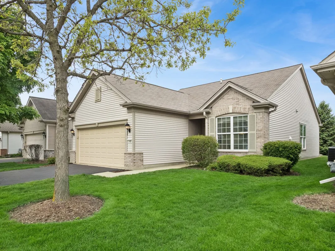 Property Slideshow image 1 of 33 | 2488 harvest vly, Elgin, IL, 60124