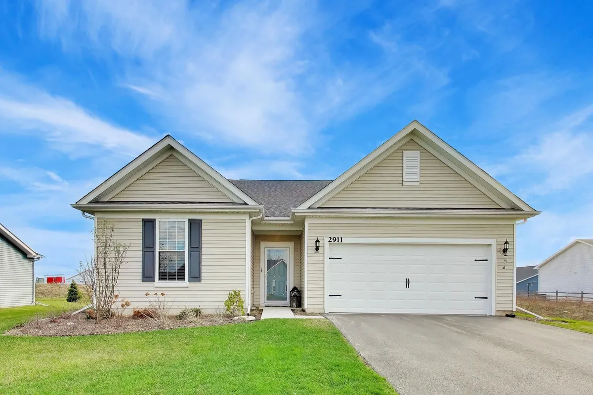 Property Slideshow image 1 of 22 | 2911 briargate dr, Lindenhurst, IL, 60046