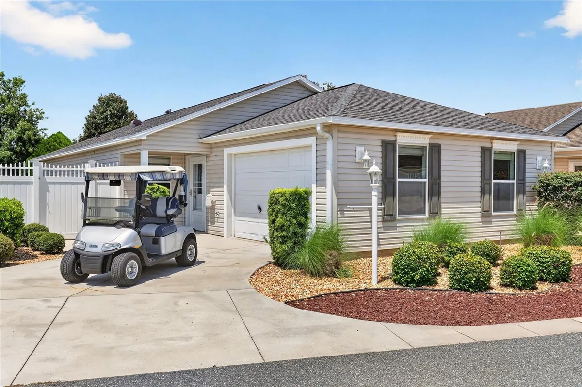 Property Slideshow image 1 of 44 | 1933 fiddlewood pl, The Villages, FL, 32162