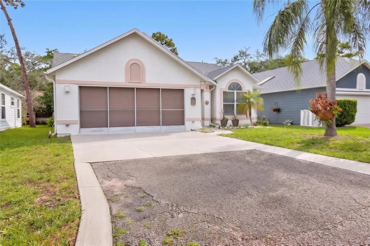 Property Slideshow image 1 of 36 | 125 crooked pine rd, Port Orange, FL, 32128