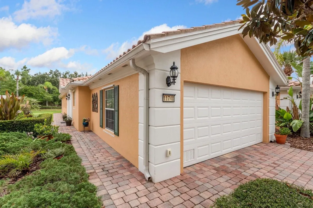 Property Slideshow image 1 of 40 | 11740 astilbe dr, Orlando, FL, 32827