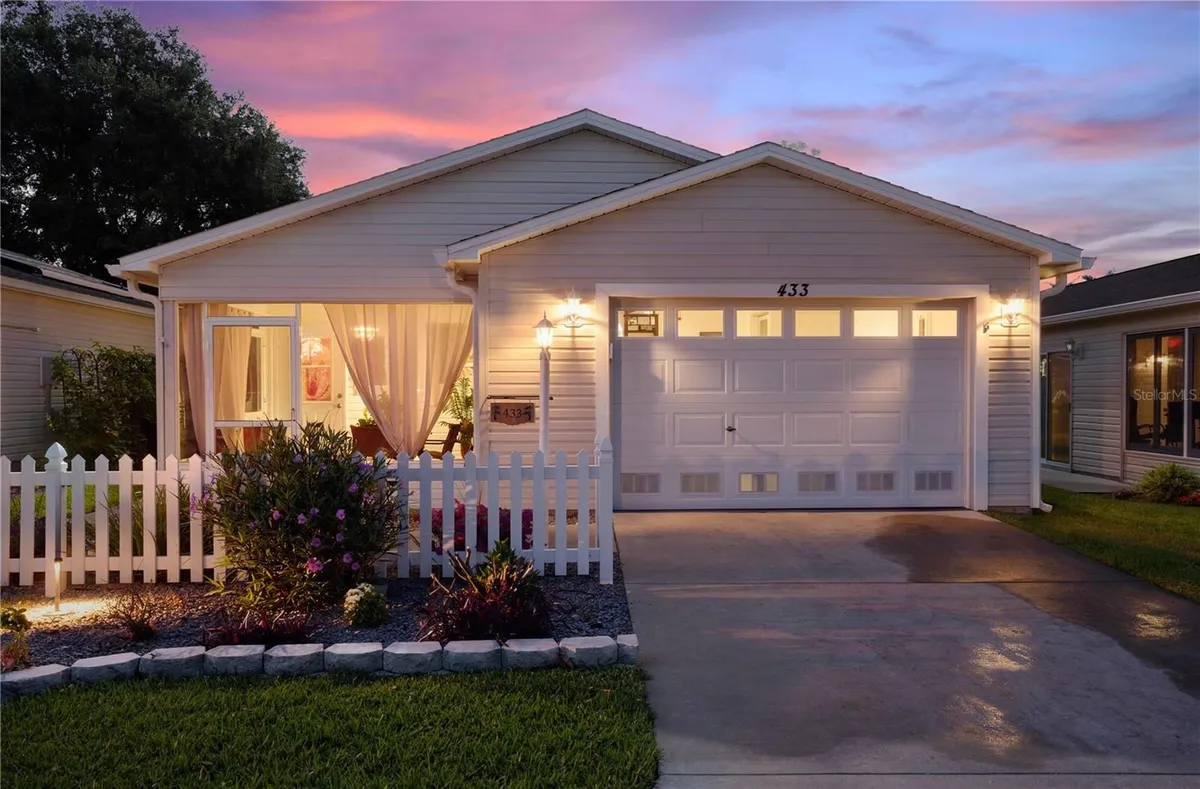 Property Slideshow image 1 of 41 | 433 canterbury ct, The Villages, FL, 32162