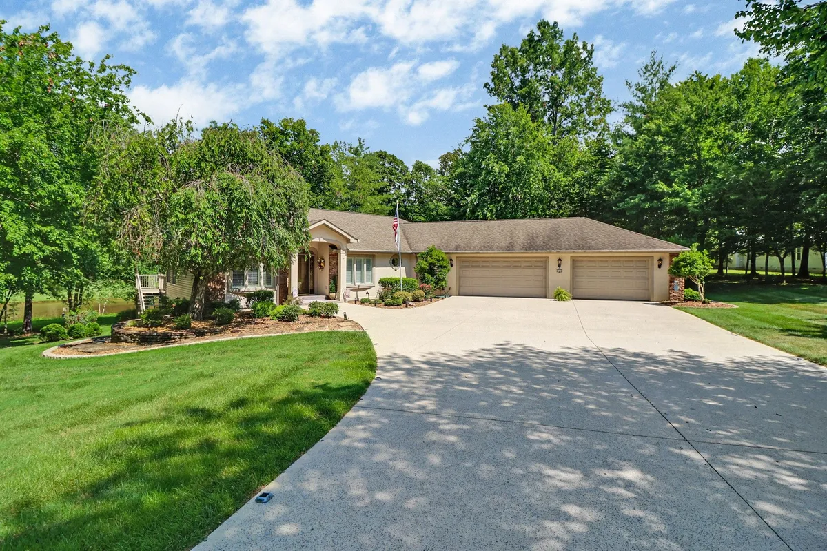 Property Slideshow image 1 of 54 | 44 inwood ct, Crossville, TN, 38558