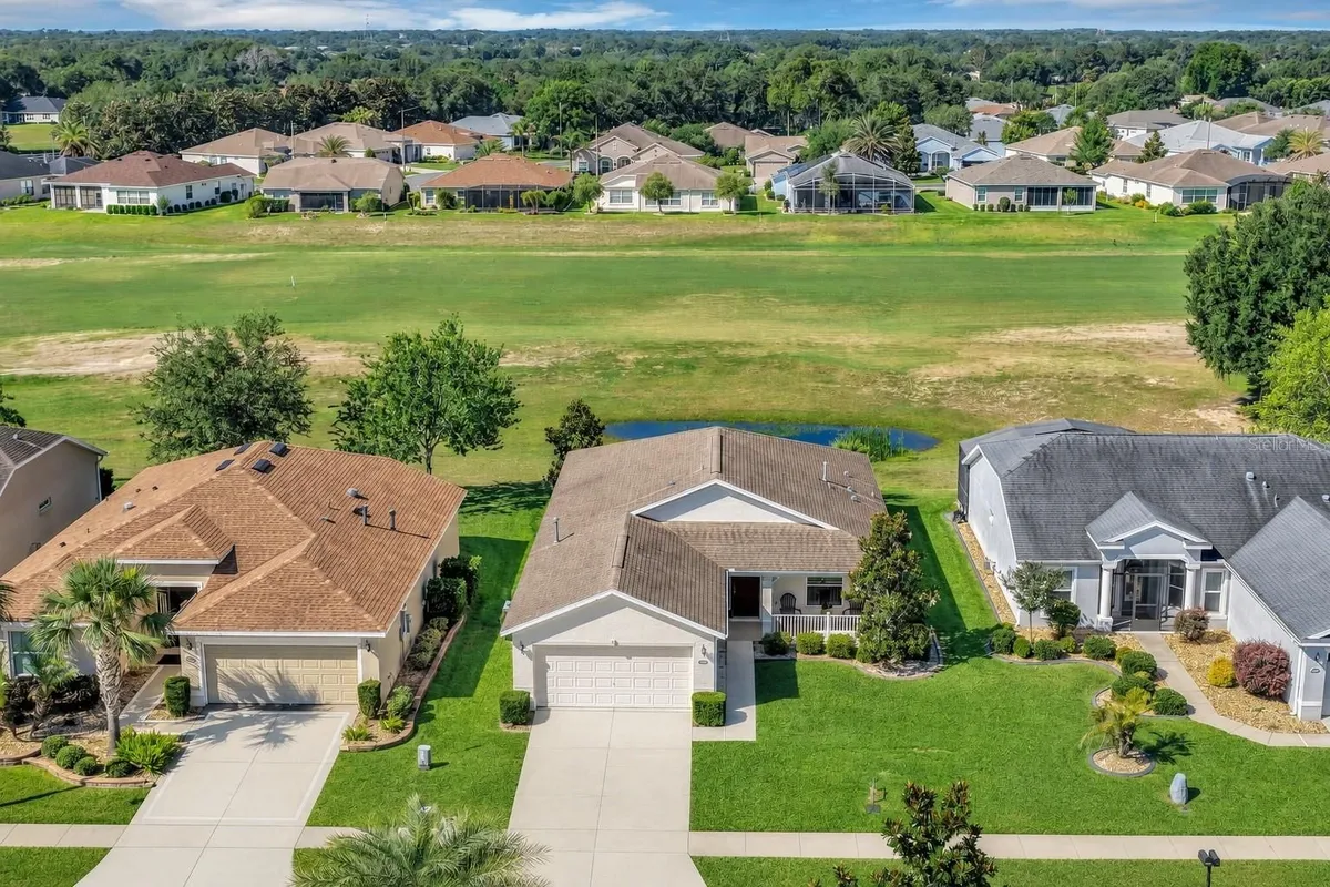 Property Slideshow image 1 of 50 | 27103 roanoke dr, Leesburg, FL, 34748
