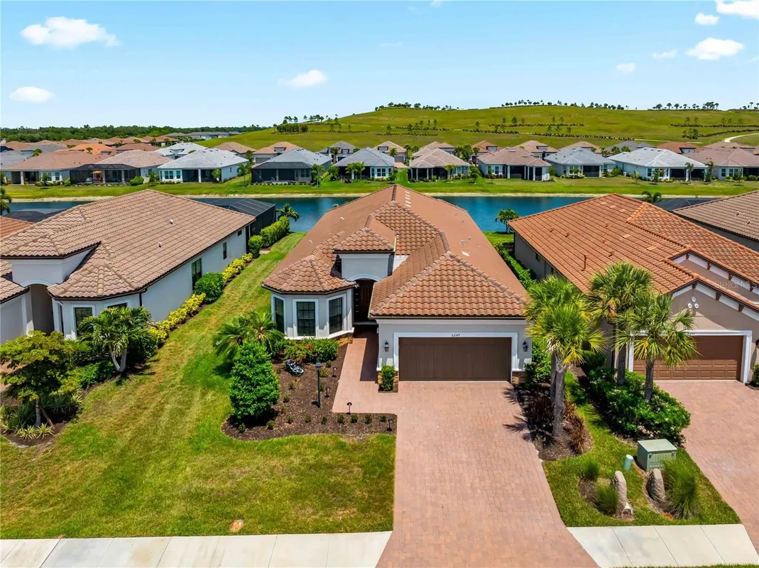 Property Slideshow image 1 of 55 | 6249 mesa gln, Bradenton, FL, 34203