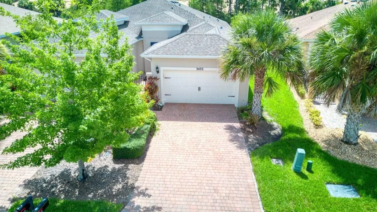 Property Slideshow image 1 of 43 | 3432 fallbrook dr, Poinciana, FL, 34759