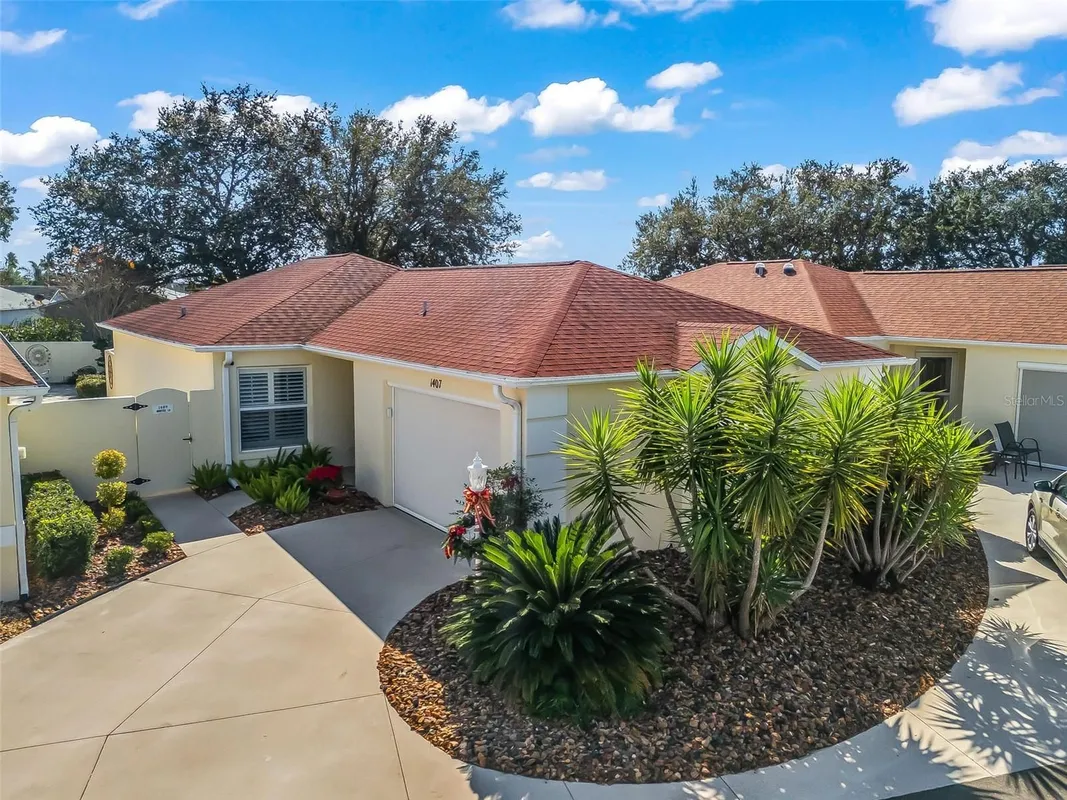 Property Slideshow image 1 of 44 | 1407 montez loop, Lady Lake, FL, 32159