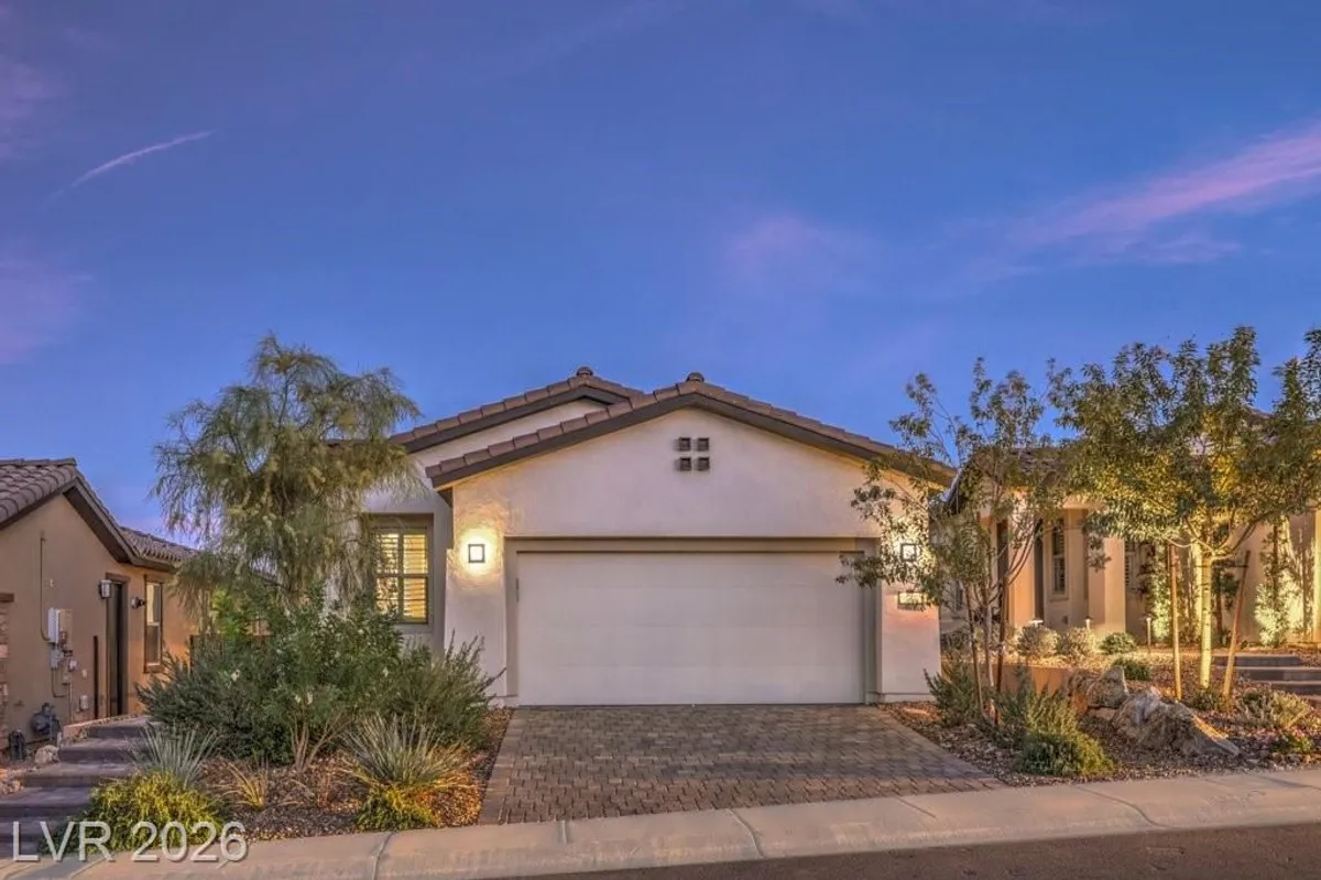 Property Slideshow image 1 of 50 | 70 lake bluff ct, Henderson, NV, 89011