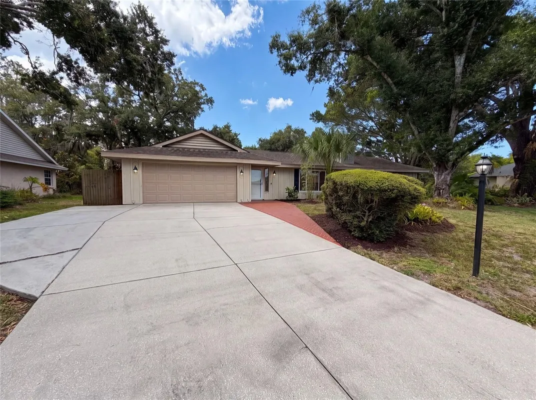 Property Slideshow image 1 of 36 | 8028 conservatory cir, Sarasota, FL, 34243
