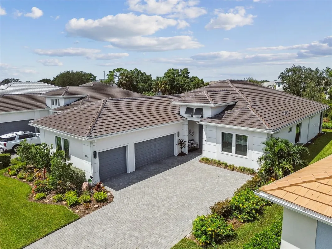 Property Slideshow image 1 of 99 | 4952 surfside cir, Bradenton, FL, 34211
